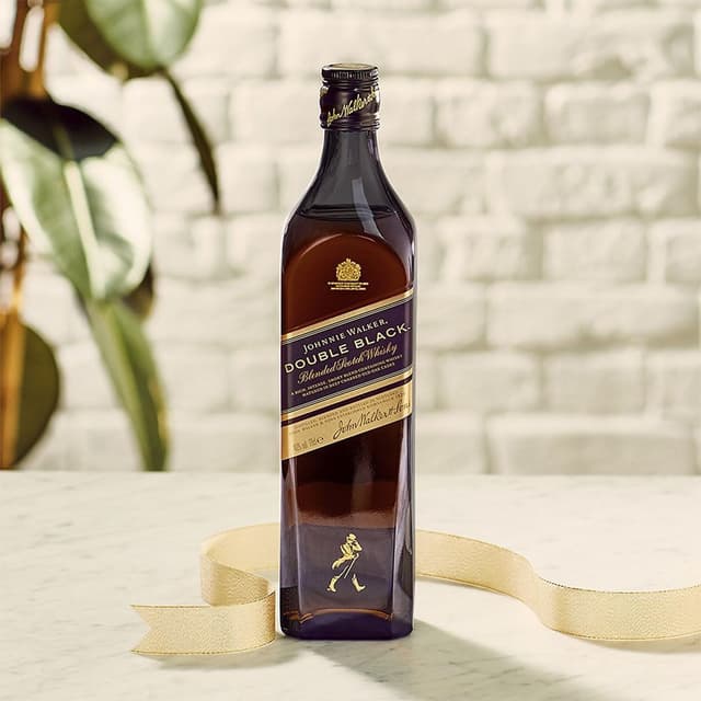 Detalle 1 de Johnnie Walker Double Black Label, Whisky Escocés 700 ml 🥃