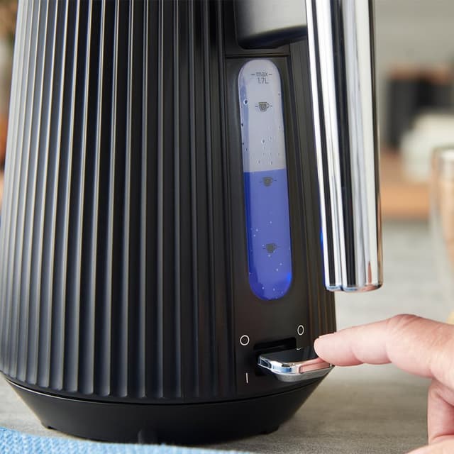 Detalle 2 de Russell Hobbs Bouilloire électrique Brontë 26750-70 noire mate 1,7 L (2400 W)