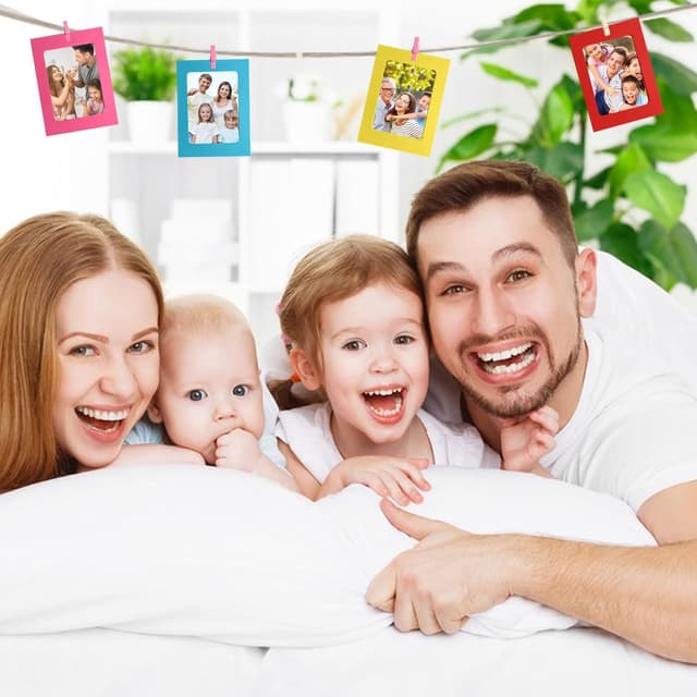 Detalle 2 de RUGLAMZHIP 30er Papier-Bilderrahmen aus Kraftpapier (15,2 x 11,5 cm) mit Holzklammern & Hanfseil für Fotogirlanden