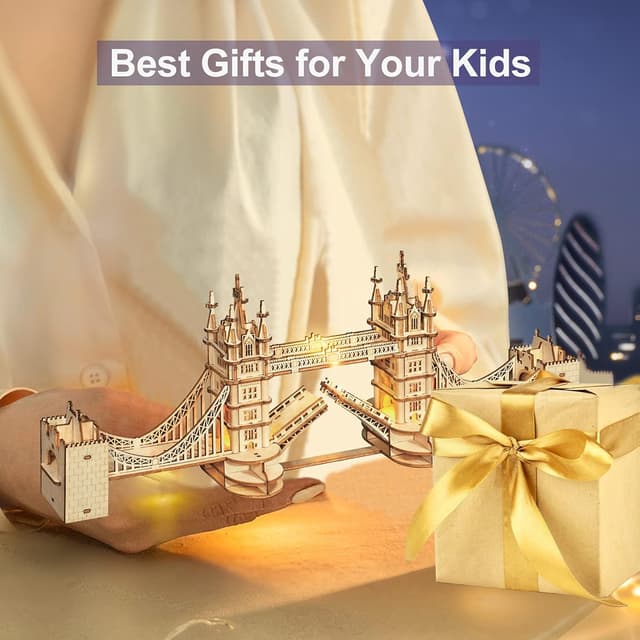 Detalle de ROBOTIME Tower Bridge wooden model kit (113 pieces) with built-in light beads
