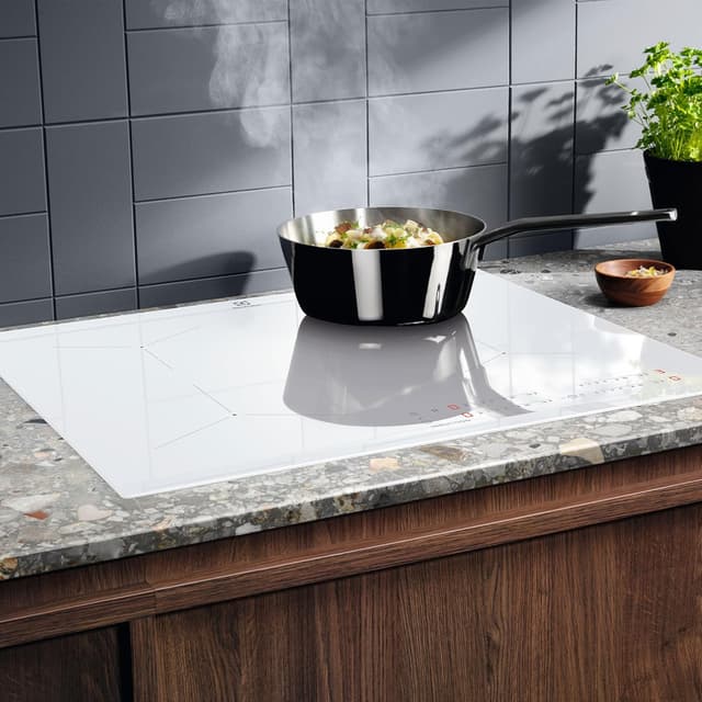 Detalle de Electrolux Serie 300 LIL61443BW Piano cottura a induzione 4 fuochi da incasso da 60 cm bianco