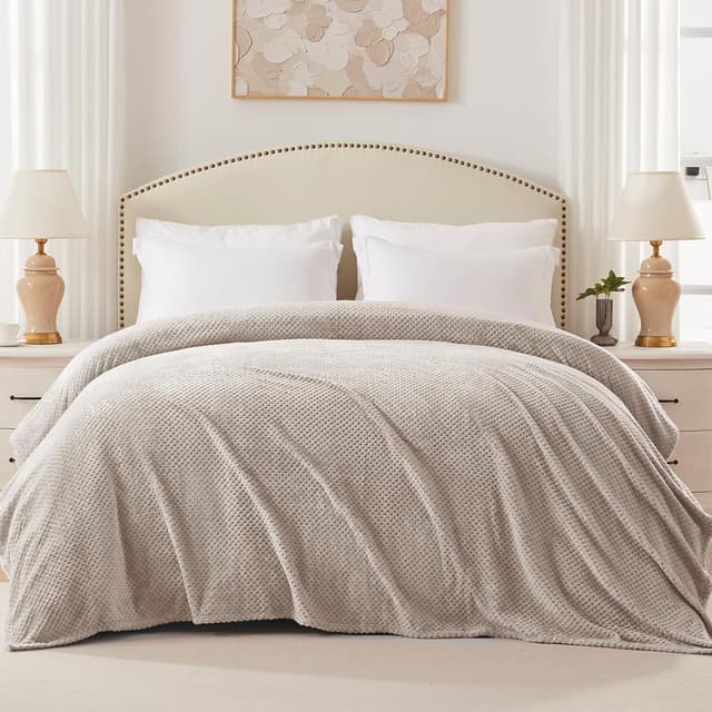 Detalle de Plaid couverture polaire extra large façon gaufrée Camel (220x240 cm) – doux et chaud pour canapé et lit