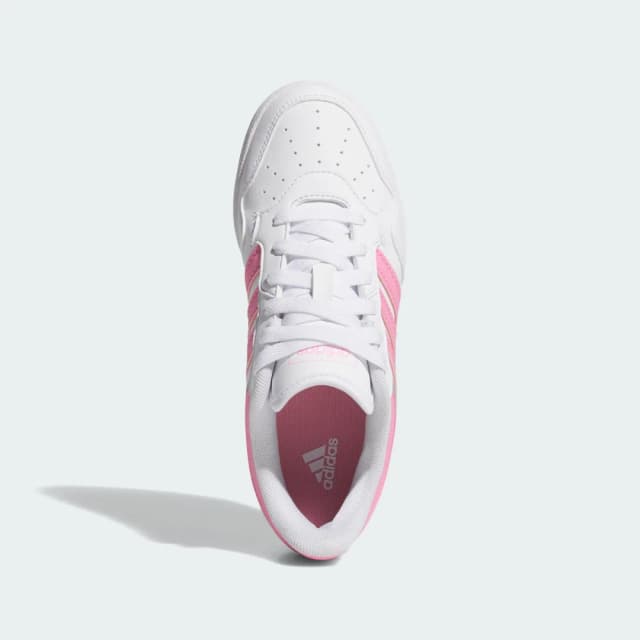 Detalle 2 de adidas Zapatilla Hoops 4.0 para adolescentes en color blanco