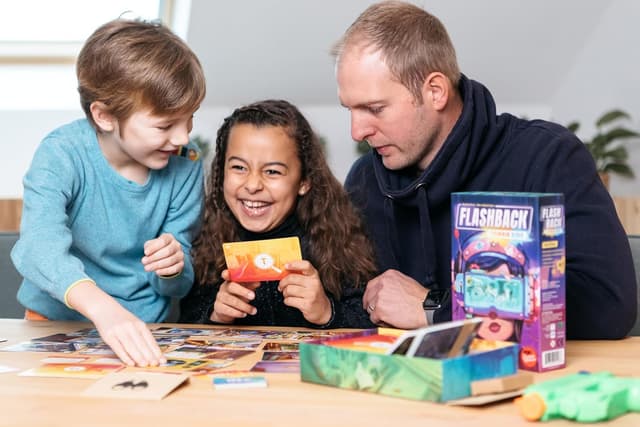 Detalle de Flashback Zombie Kidz jeu d’enquête 7+