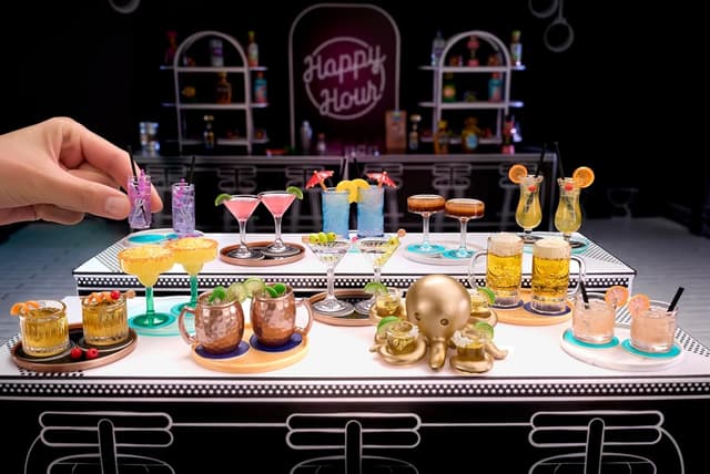 Detalle de MGA’s Miniverse Make It Mini Happy Hour – Mini-Cocktail-Nachbildungen als Harz-Bastelset (Blindverpackung)