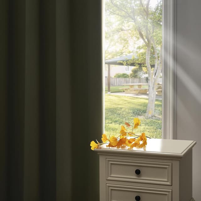 Detalle 2 de MRTREES Thermovorhang blickdicht grün kurz mit Ösen – 140 cm breit, 160 cm lang (1 Stück)