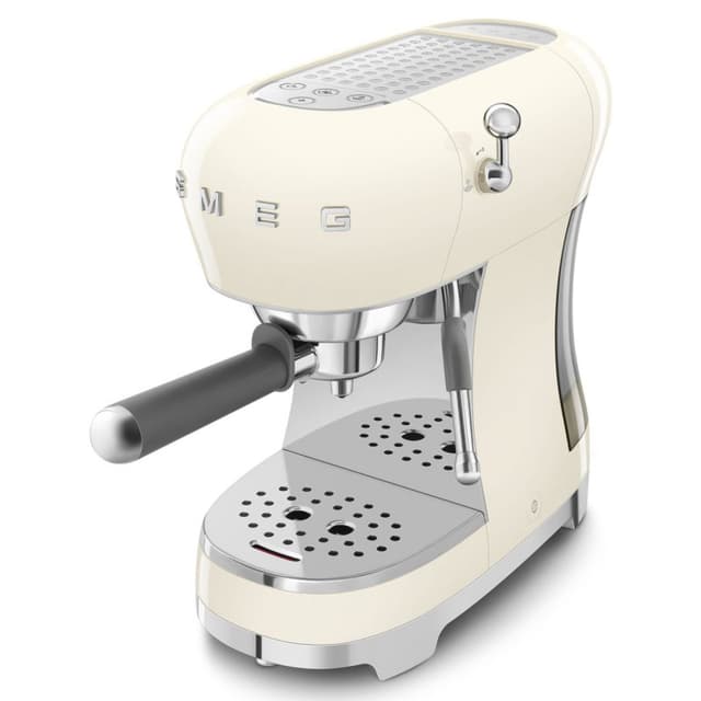 Detalle 2 de Smeg ECF02CREU Cafetera espresso 15 bares crema
