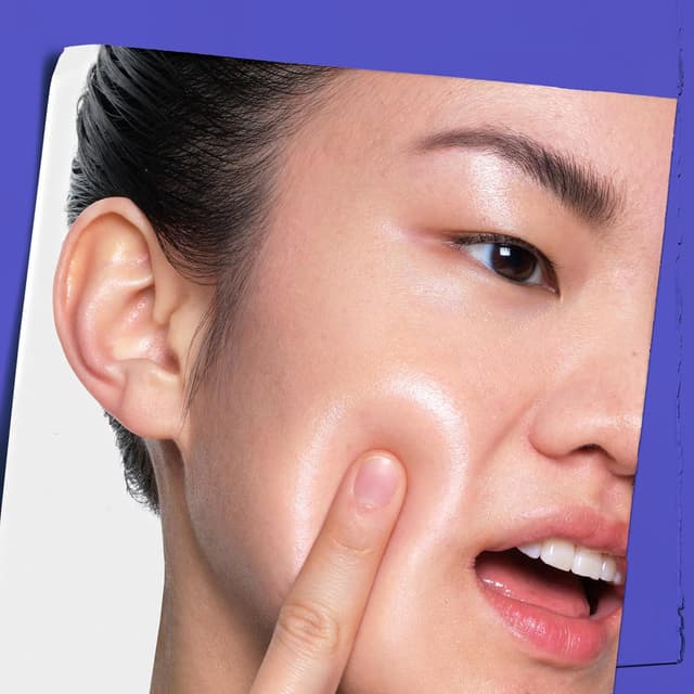 Detalle 2 de Kiehl’s Clearly Corrective Dark Spot Solution – siero viso illuminante per macchie scure e discromie, con vitamina C attiva e acido salicilico tamponato, 30 ml