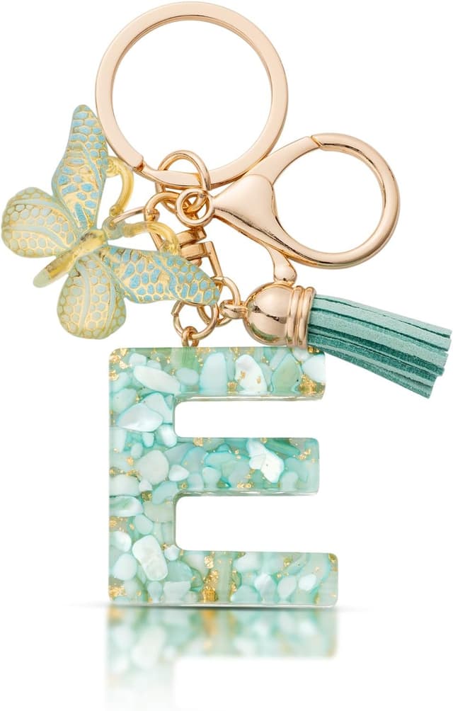 Detalle 2 de MORSUNBELA Schlüsselanhänger mit Buchstabe, Schmetterling & Quaste – personalisiert als Geschenk für Mädchen und Frauen