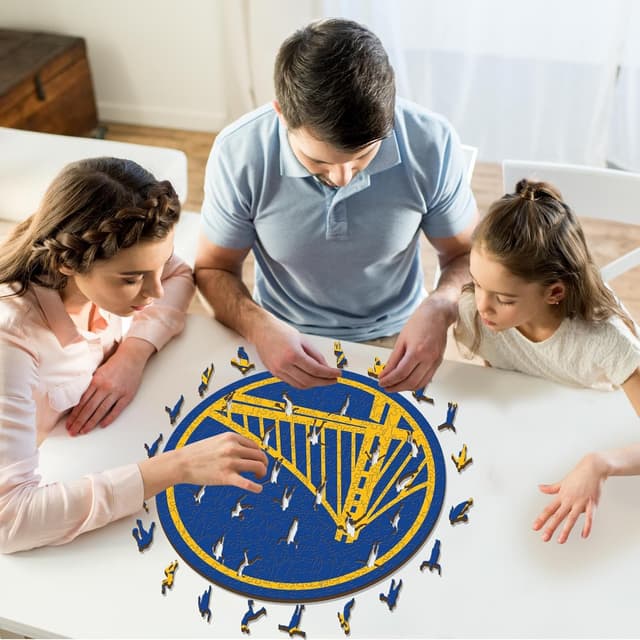 Detalle de Puzzle di legno Iconic Puzzles Golden State Warriors (Logo) – taglia S, 150 pezzi, 100% sostenibile