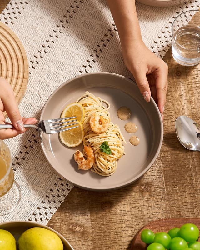 Detalle 2 de famiware Milkyway 33 oz Bowl Set (Set of 4) Stoneware Pasta & Salad Bowls, Cinnamon Brown Speckled