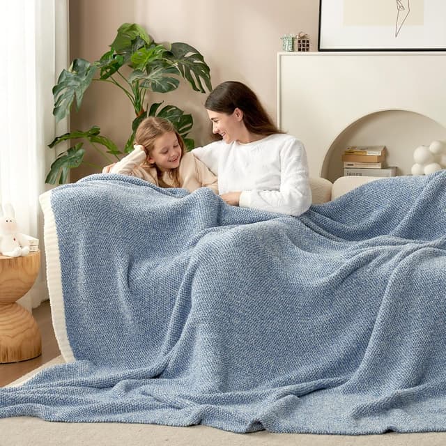 Detalle de Snuggle Sac Heather Blue Reversible Knit Throw Blanket (50 x 60 inches)