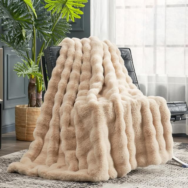 Detalle de Cozy Bliss Bubble Faux Fur Throw 50 x 60