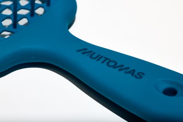 Detalle 2 de Muitomas spazzola per capelli fini con setole flessibili e manico ergonomico (blu ottanio)