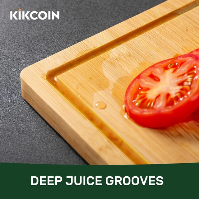 Detalle 2 de Kikcoin 17” x 11” Bamboo Cutting Board with Deep Juice Groove & Handle