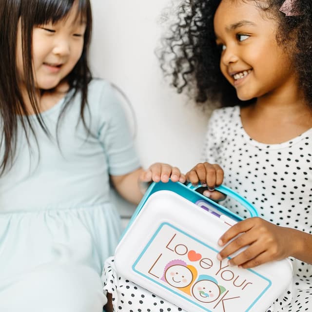 Detalle de Melissa & Doug Pretend Makeup Kit 16 ๐