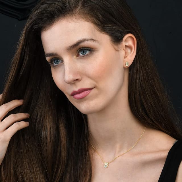 Detalle de Diamond Treats collana in argento 925 con ciondolo Mano di Fatima (Hamsa) e zirconi