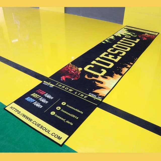 Detalle de CUESOUL Heavy Duty Darts Mat (tapis de fléchettes) avec ligne de lancer acier et pointe souple