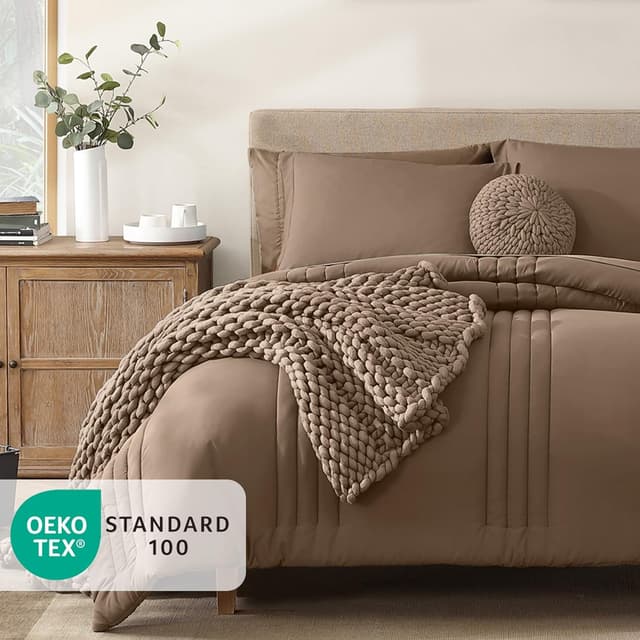 Detalle de Monbix King Size Comforter Set (7 Pieces) in Raw Umber Bed in a Bag