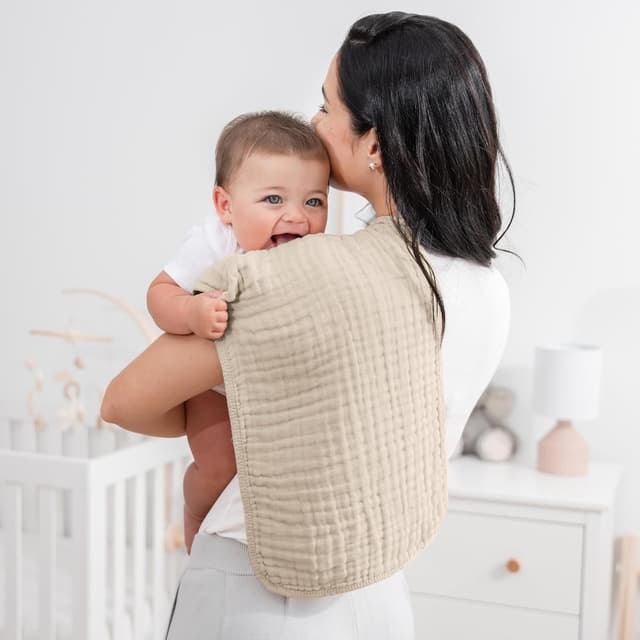 Detalle 2 de Comfy Cubs Muslin Burp Cloths 20" x 10" (6-Layer) — Ultra Absorbent 100% Cotton, Pack of 10, Sand