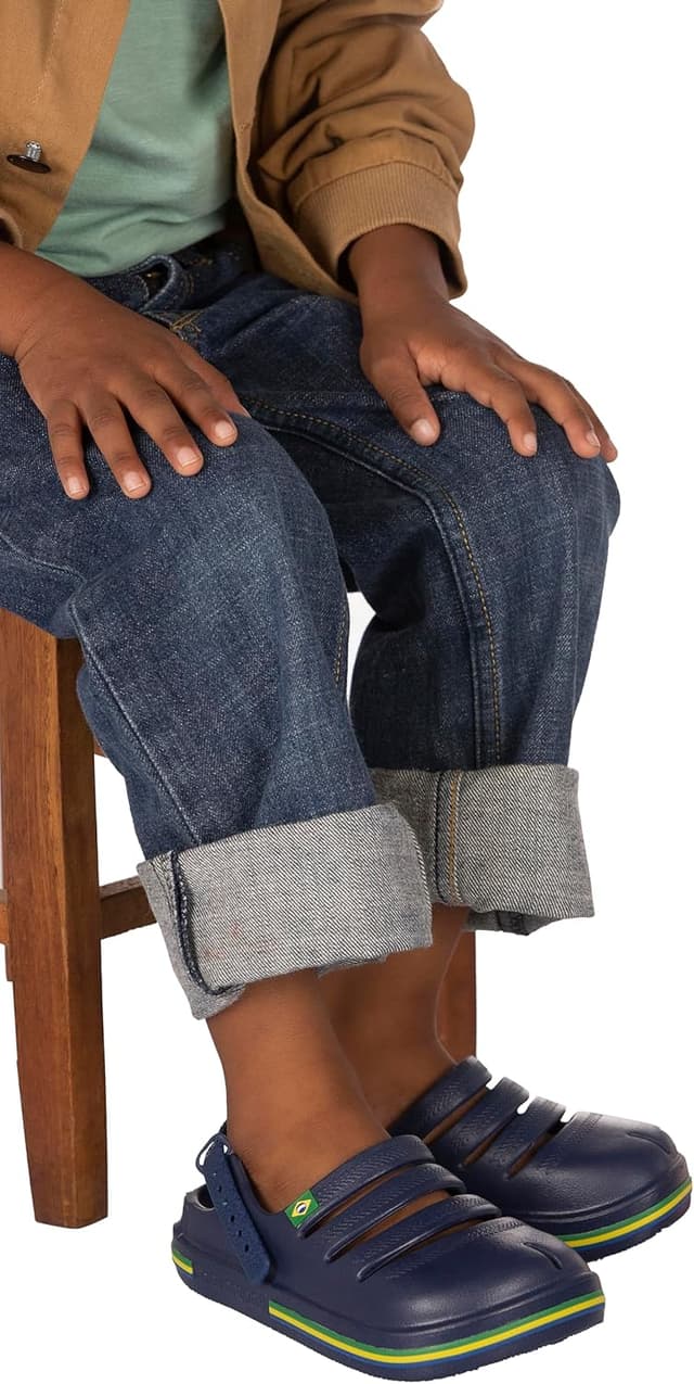 Detalle 2 de Havaianas Kids Clog Brasil in blu navy: zoccoli unisex per bambini e ragazzi