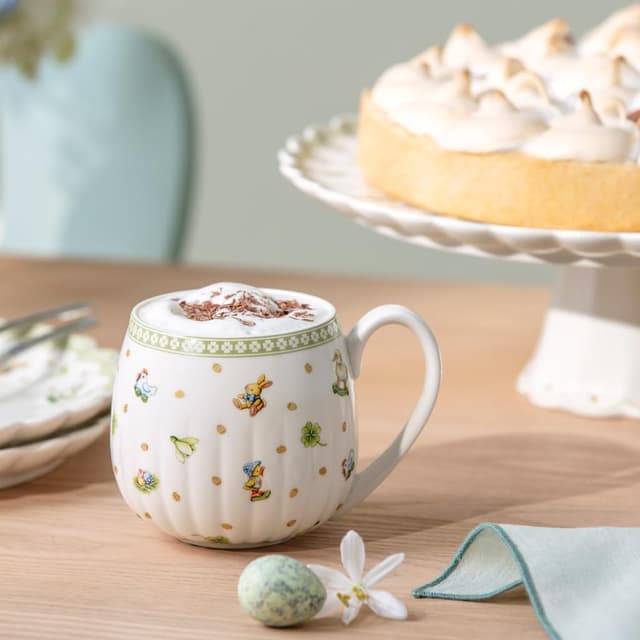Detalle 2 de Villeroy & Boch Easter Delight Henkelbecher grün – Kaffeebecher/Tee-Tasse aus Premium-Porzellan mit Golddetails