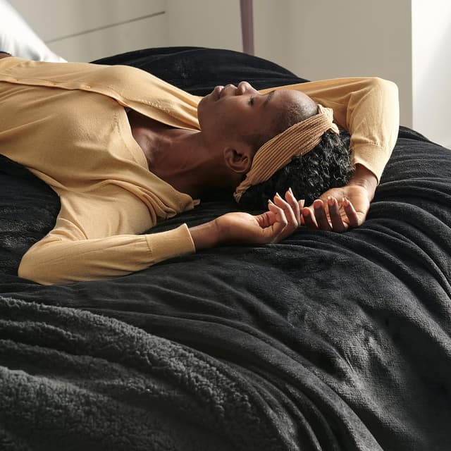 Detalle de Bedsure Kuscheldecke 130 x 150 cm schwarz