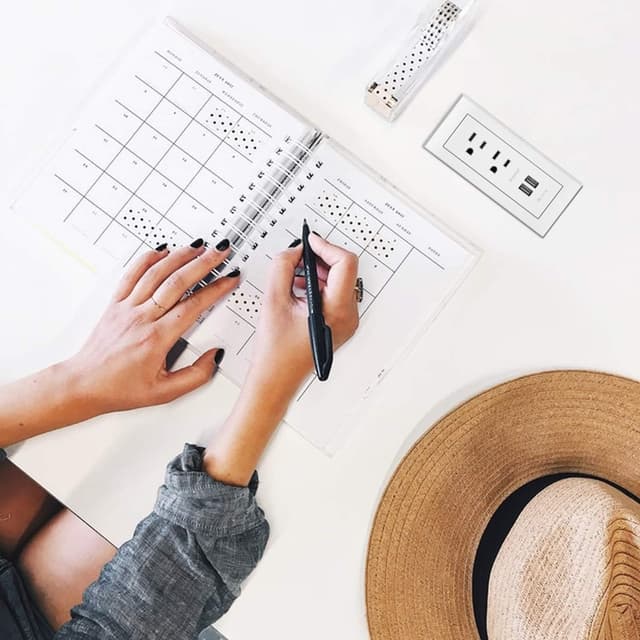 Thumbnail 3 de Legrand Wiremold RDZWH10 Radiant Power Center