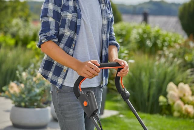 Detalle de GARDENA PowerMax 37/1800 G2 Elektrorasenmäher für Rasenflächen bis 425 m²