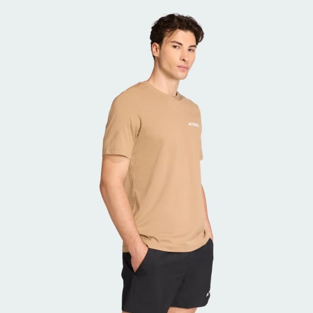 Detalle de Camiseta adidas Terrex Graphic marrón