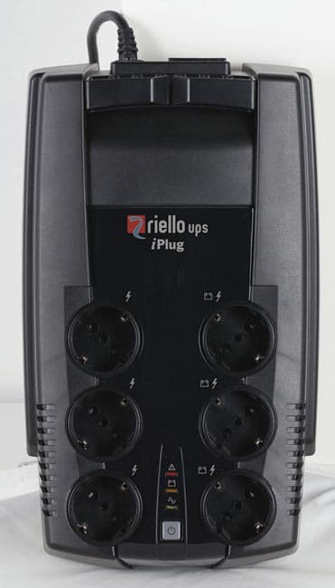 Detalle 2 de Riello iPLUG IPG800DE SAI 800VA 480W ⚡