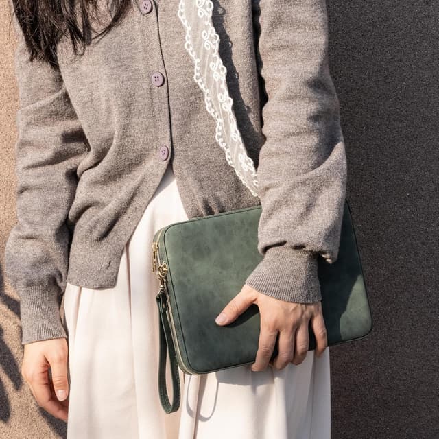 Detalle 2 de Backgammon-Set für Erwachsene mit faltbarem Kunstleder-Backgammonetui, 30 Kunsthorn-Checkern (Green)