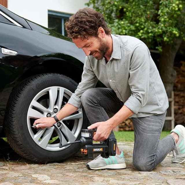 Detalle de WORX WX092.9 Cordless Inflator 18V 4-in-1 (150 PSI) with Digital LED Gauge, Auto Stop & SOS Light