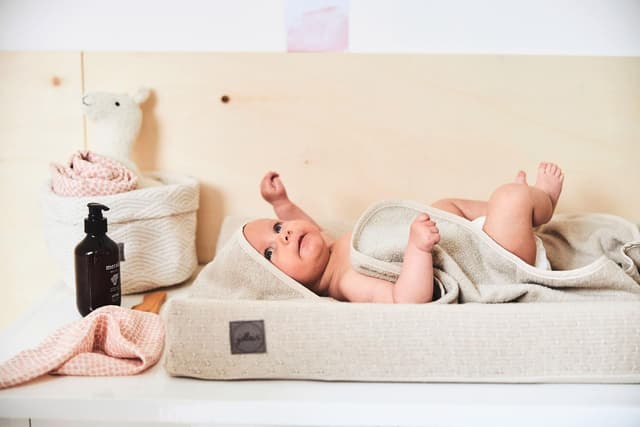 Detalle 2 de Jollein Kapuzenhandtuch 75x75 cm Nougat