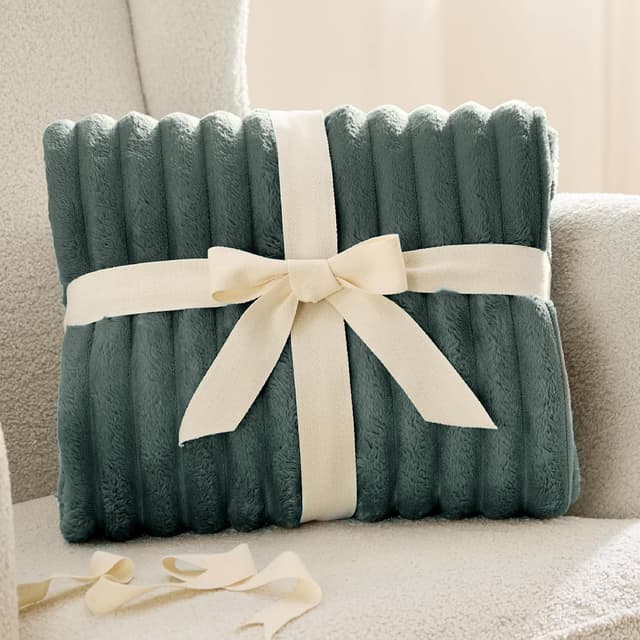 Thumbnail 6 de BEDSURE Kuscheldecke 220 x 240 cm (dunkelgrün) – Flanell-Fleece Tagesdecke & Wohn-Deck