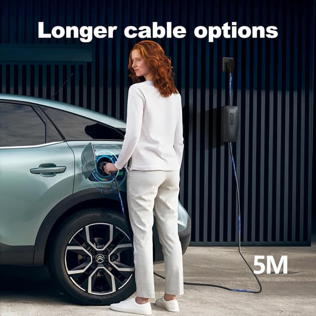 Detalle de VDLPOWERVP Type 2 to 3-pin EV charger (5m cable, 13A) with LED status indicators and IP65 protection