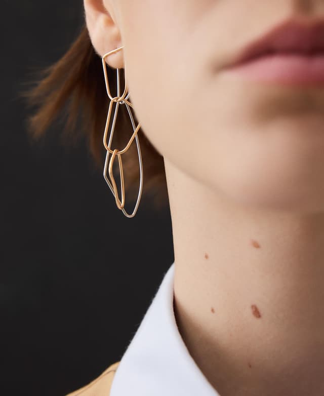 Detalle 2 de Adolfo Domínguez pendientes con eslabones