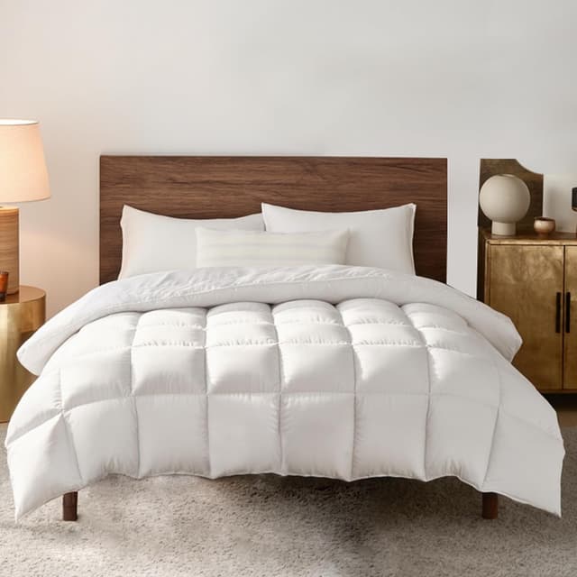 Detalle de D & G The Duck and Goose Co 10.5 Tog Super King Down & Feather Duvet (100% cotton cover, machine washable)