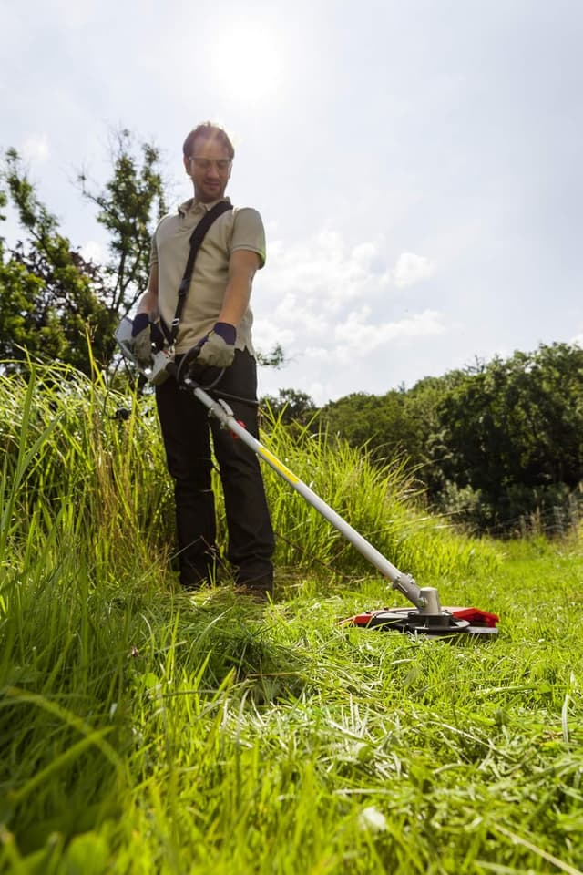 Detalle 2 de Decespugliatore elettrico AL-KO BC 1200 E da 1200 W con asta smontabile e testina “Batti e Vai”