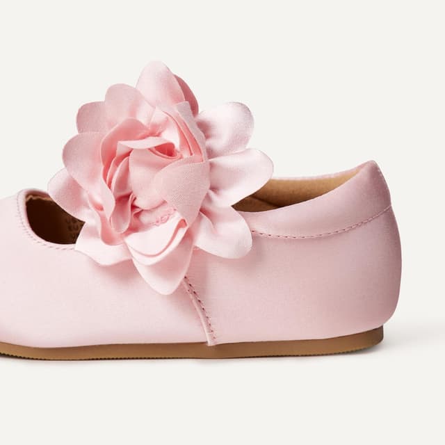 Detalle de Amazon Essentials Girl’s Mary Jane Flats with adjustable strap and cushioned insole