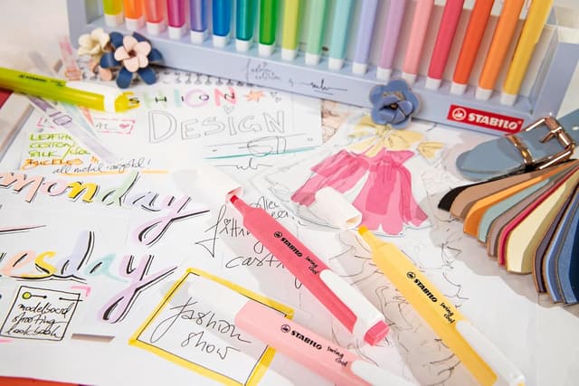 Thumbnail 6 de STABILO swing cool Desk set Marina Hoermanseder 18 colores 🖊