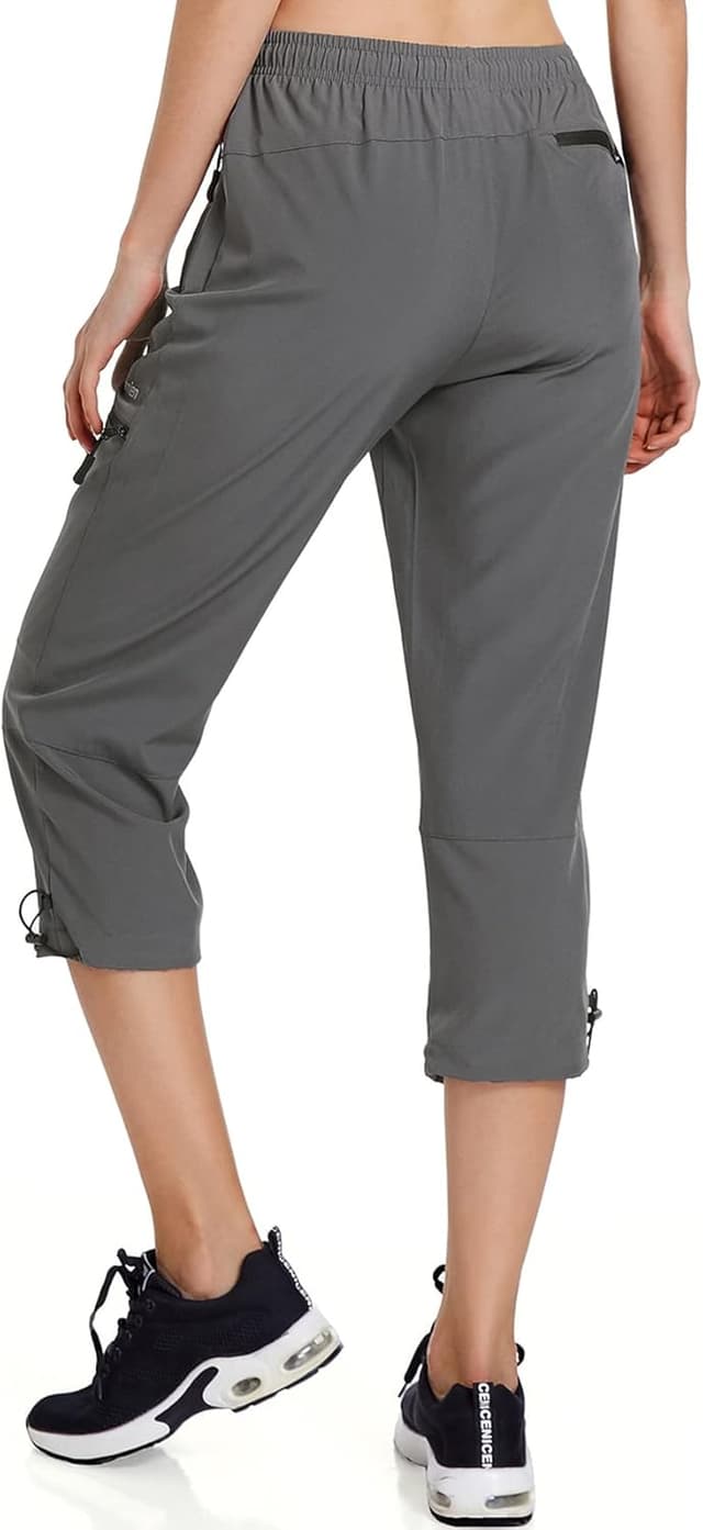 Detalle de Ksmien Women's Lightweight Hiking Capri Pants with Quick-Dry, Water-Resistant Fabric, UPF 50+ and Zipped Pockets
