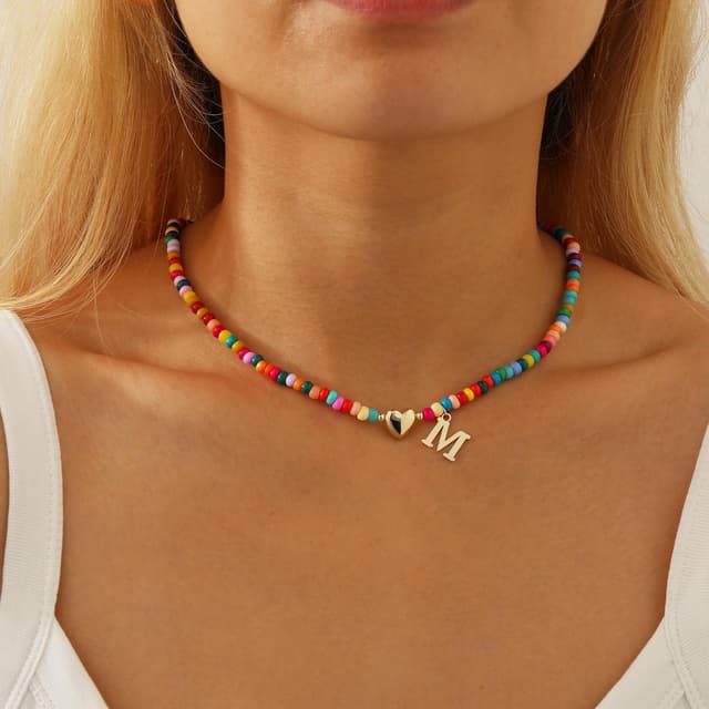 Detalle de Miss Chipmunk Bunte Perlenkette mit Initialen für Mädchen & Frauen – Choker mit Charm, vergöldet, Boho/Y2K