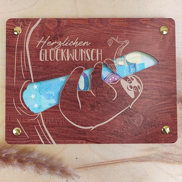 Detalle de Faultier XL Geldgeschenk aus Holz inkl. Ständer (20 x 15 cm) – mit Grußkarte und Schrauben