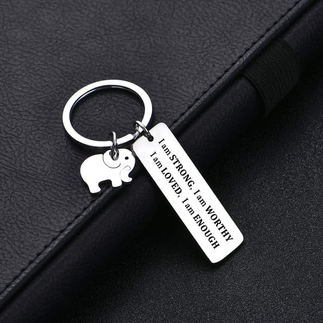 Detalle de BESPMOSP Inspirational “Don’t Forget How Strong You are” stainless steel keychain with velvet gift bag