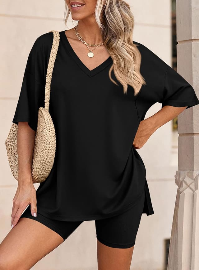 Detalle de PRETTYGARDEN 2-Piece Women’s Summer Lounge Set with V-Neck Oversized Shirt and High-Waist Biker Shorts