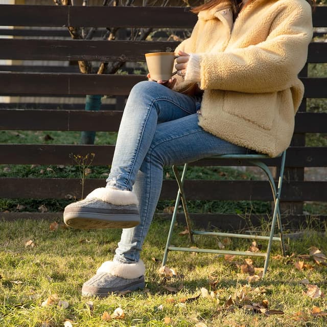 Detalle de VeraCosy Ladies' Warm Knitted Faux Suede Memory Foam Moc Slippers