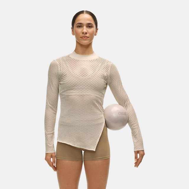 Detalle de CASALL Open Mesh Longsleeve de mujer: camiseta de manga larga para estudio (yoga, pilates y barra)