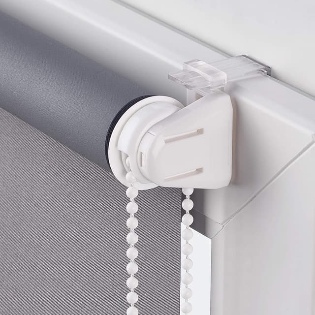 Detalle 2 de Amazon Basics Blackout Roller Blind 86 x 150 cm 🪟