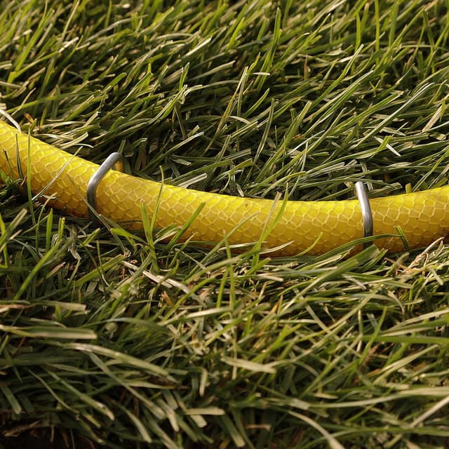 Detalle de GardenMate 300 picchetti per fissaggio a terra zincati in filo d’acciaio galvanizzato (100 mm, 13 mm, diametro 2,9 mm)